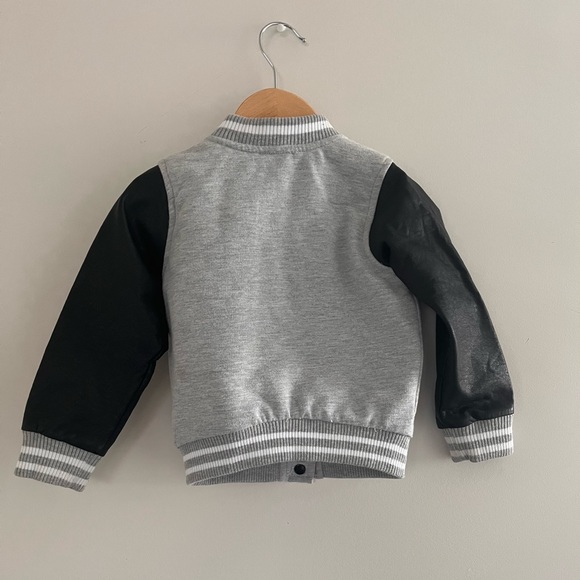 Like new unisex size 2T bomber jacket - Picture 3 of 3
